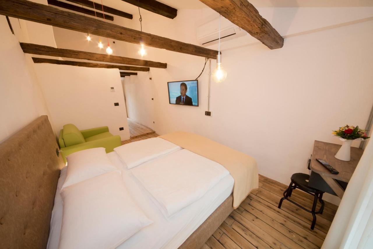 Sir Thomas Bed And More Bolzano Bagian luar foto